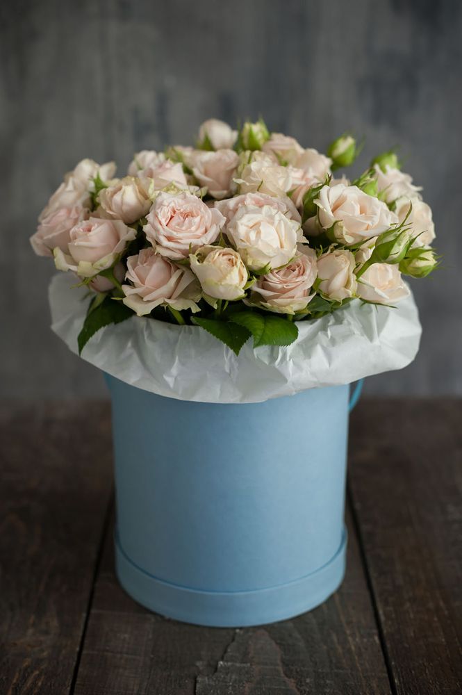 корпоративная коробка с розами для офиса в Сыктывкаре