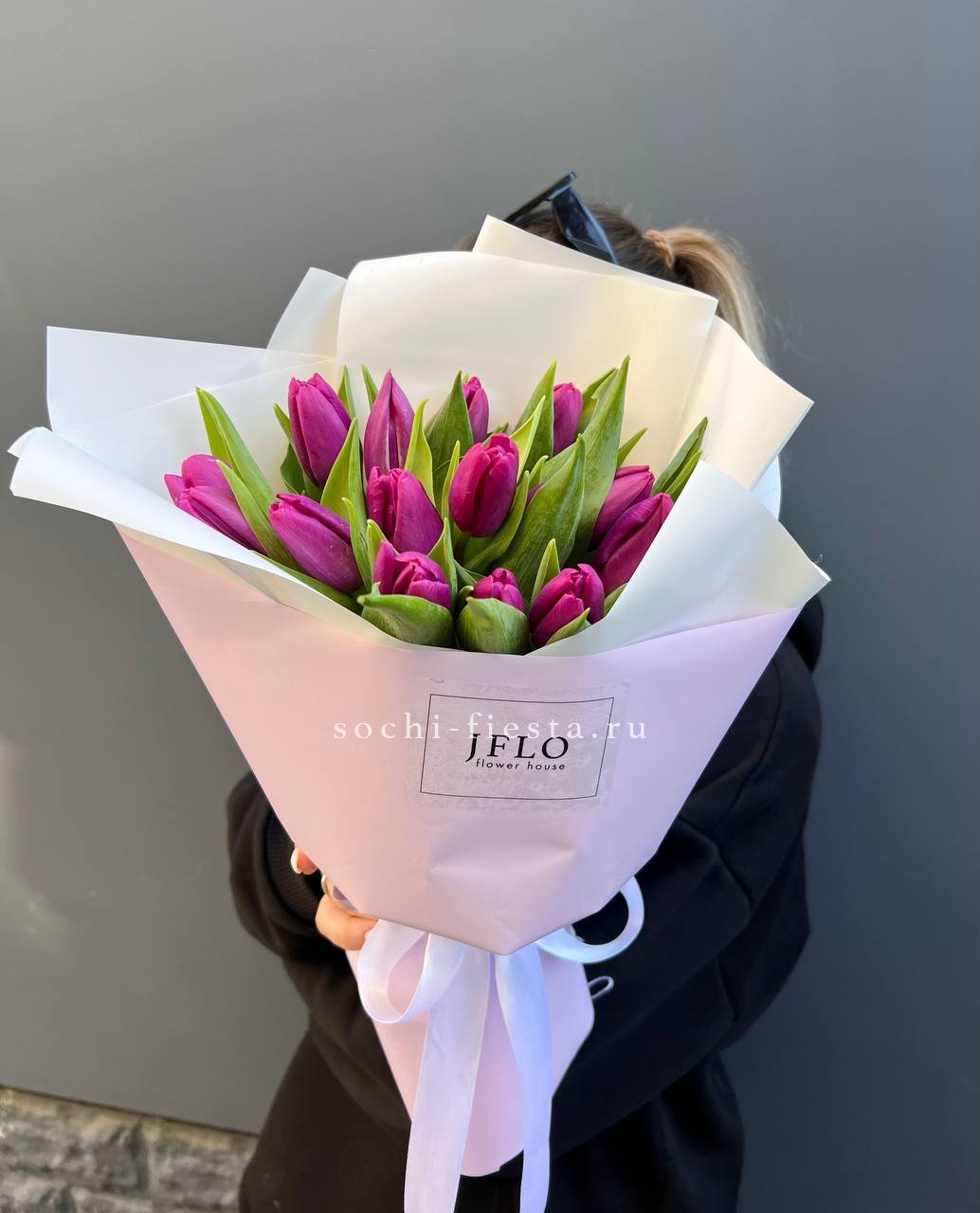 видовой каталог с розами и пионами в студии флористики в Сыктывкаре