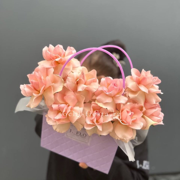 Сумочка с розами "Кети" в Сыктывкаре