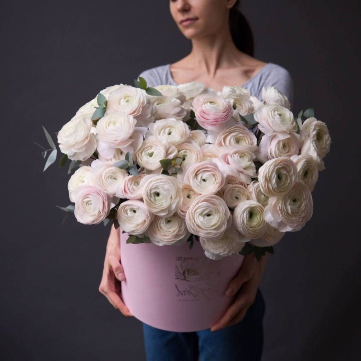 Бокс с ранункулюсами в Сыктывкаре