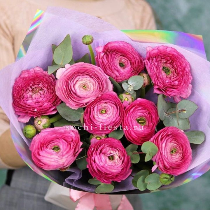 Ранункулюсы с эвкалиптом №2 в Сыктывкаре