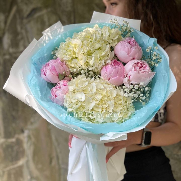 Букет с пионами "Блюсом" в Сыктывкаре