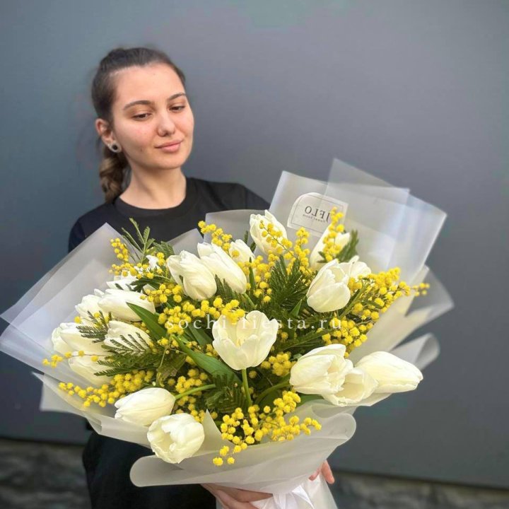 Букет тюльпанов и мимозы в Сыктывкаре
