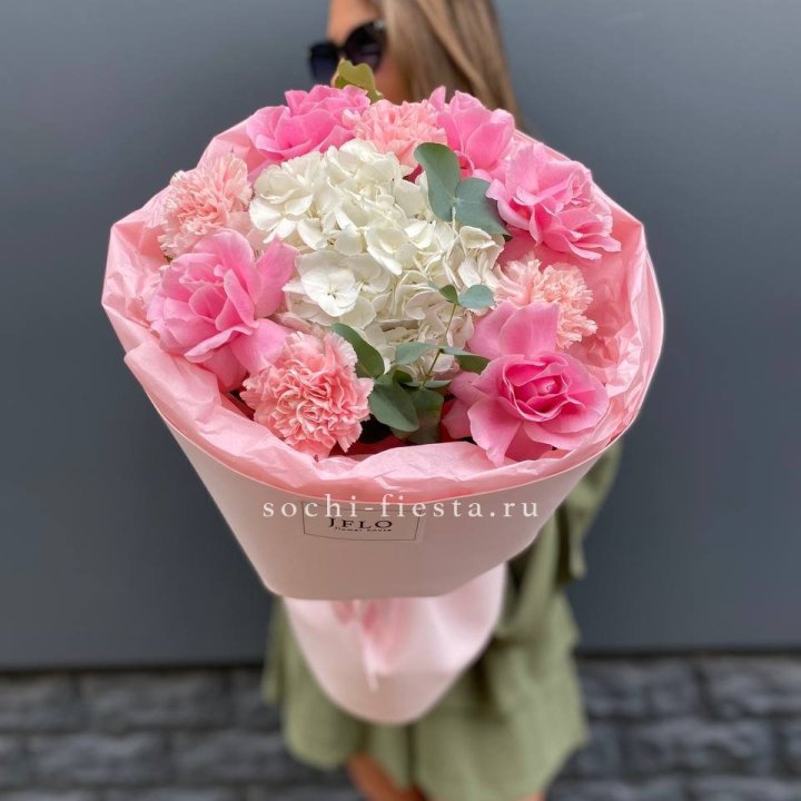  Букет роз и гортензии "Навола" в Сыктывкаре