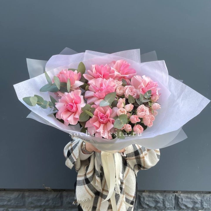 Букет французских и пионовидных роз  в Сыктывкаре