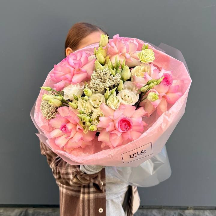 Букет "Розы с эустомой" в Сыктывкаре