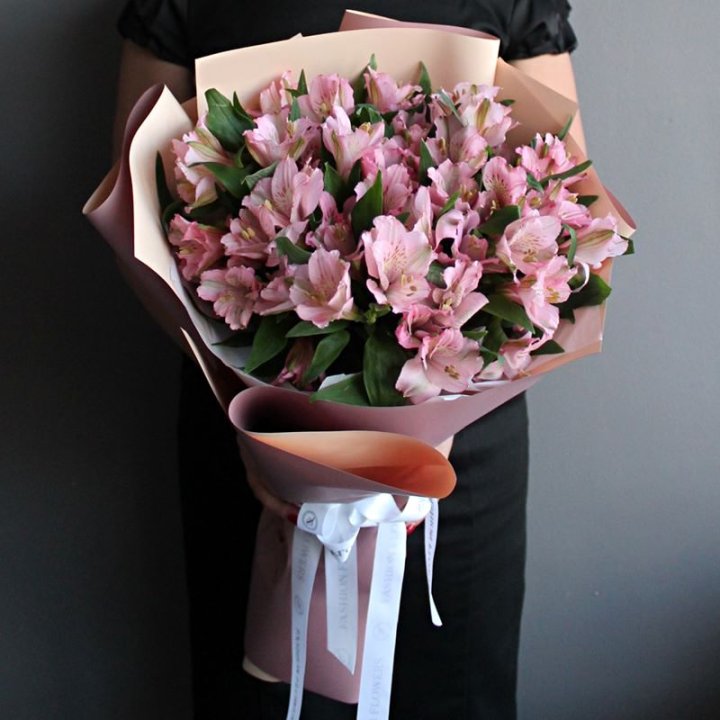 Букет розовых альстромерий в Сыктывкаре
