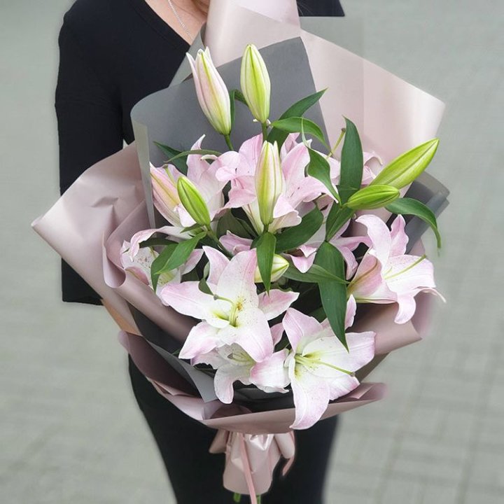 Букет розовых лилий в Сыктывкаре
