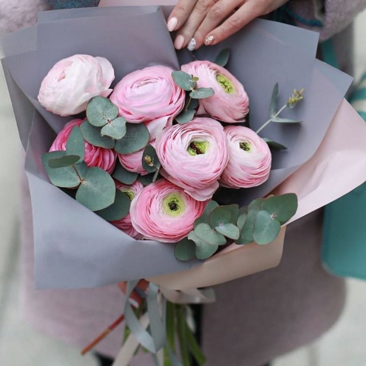 Ранункулюсы с эвкалиптом №1 в Сыктывкаре