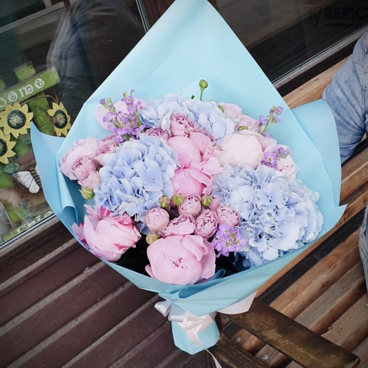 Букет с гортензиями "Блубери" в Сыктывкаре