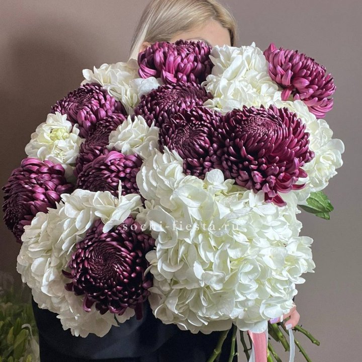 Охапка Бигуди и гортензий в Сыктывкаре