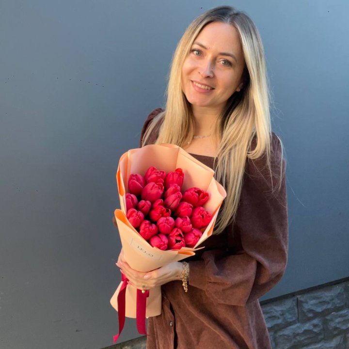  19 красных тюльпанов в Сыктывкаре