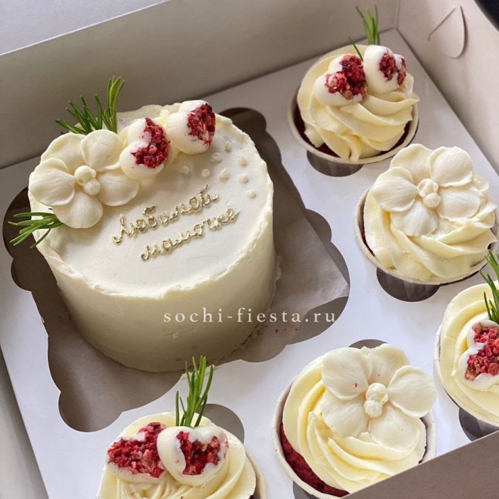 Капкейки и бенто-торт "Мамочке" в Сыктывкаре