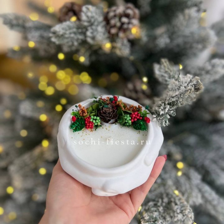 Свеча ароматическая в гипсе Руки с шишкой в Сыктывкаре