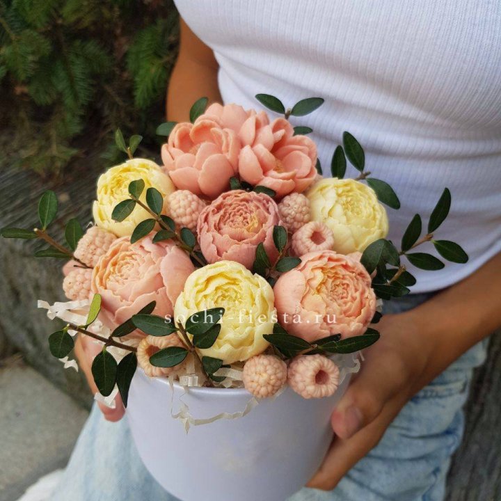 Шоколадный букет с ягодами в Сыктывкаре