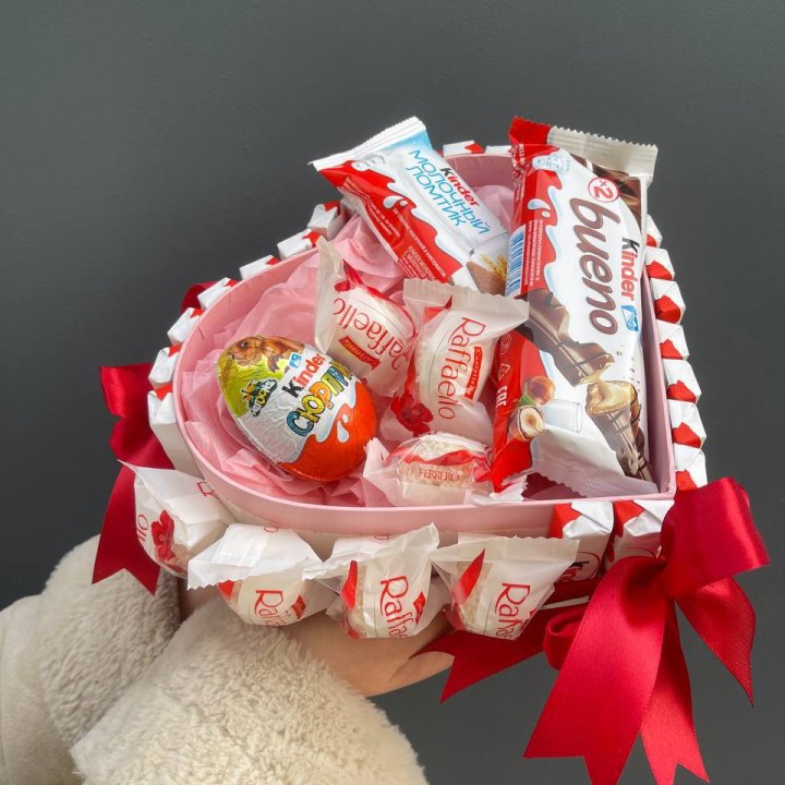 Бокс киндерами и раффаэлло в Сыктывкаре