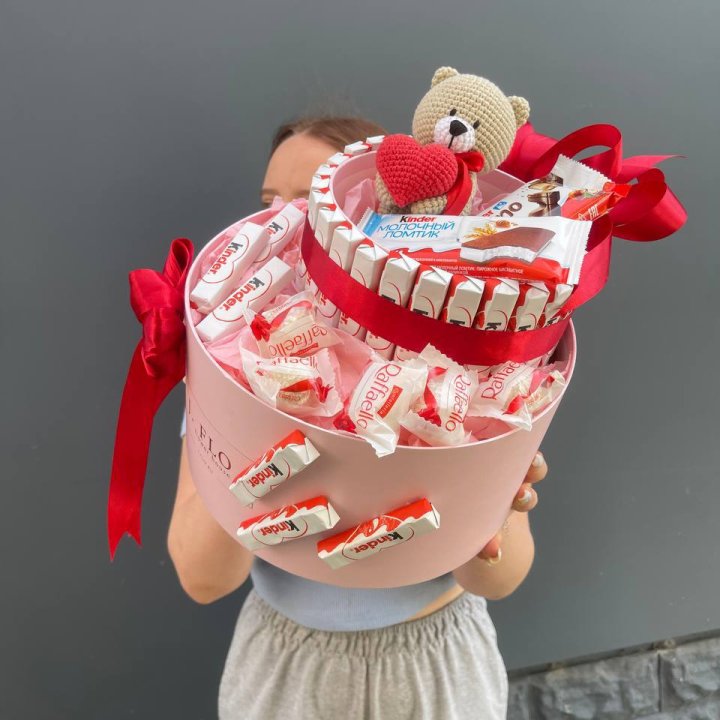 Бокс киндерами и раффаэлло 2 в Сыктывкаре