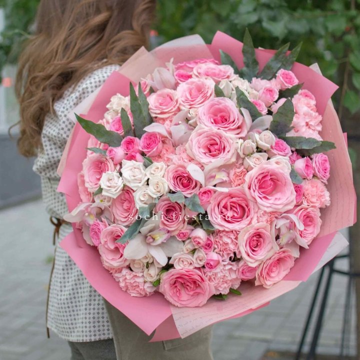 Дизайнерский букет "Барби" в Сыктывкаре