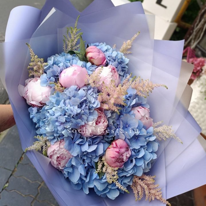 Дизайнерский букет с гортензией №3 в Сыктывкаре