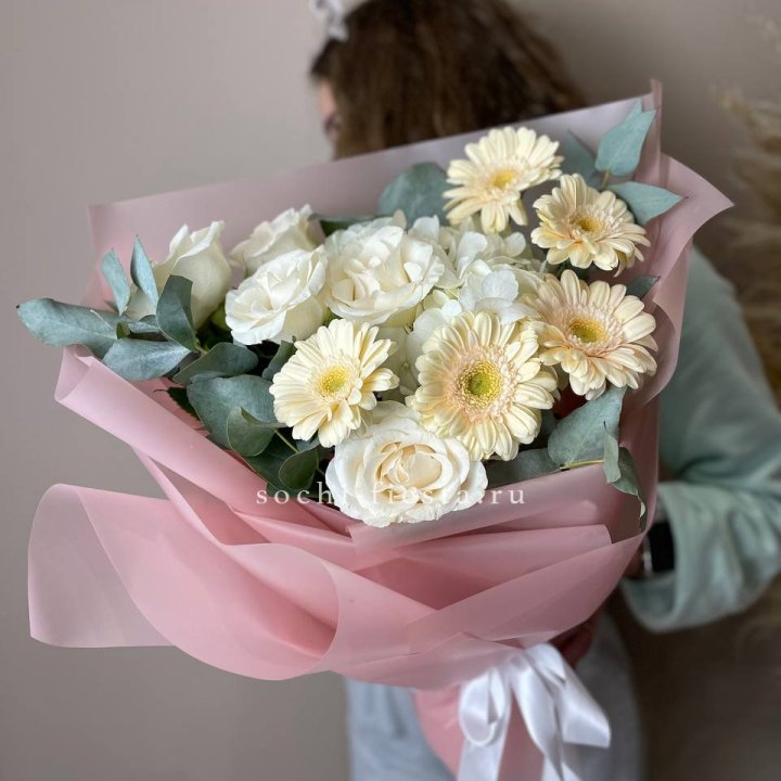 Букет роз, гортензии, гербер  в Сыктывкаре