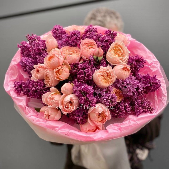  Дуо букет из кустовых роз и сирени в Сыктывкаре