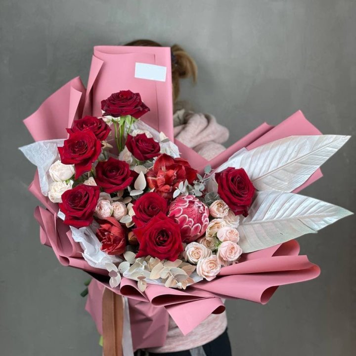 Дизайнерский букет "Ред Вильвет" в Сыктывкаре