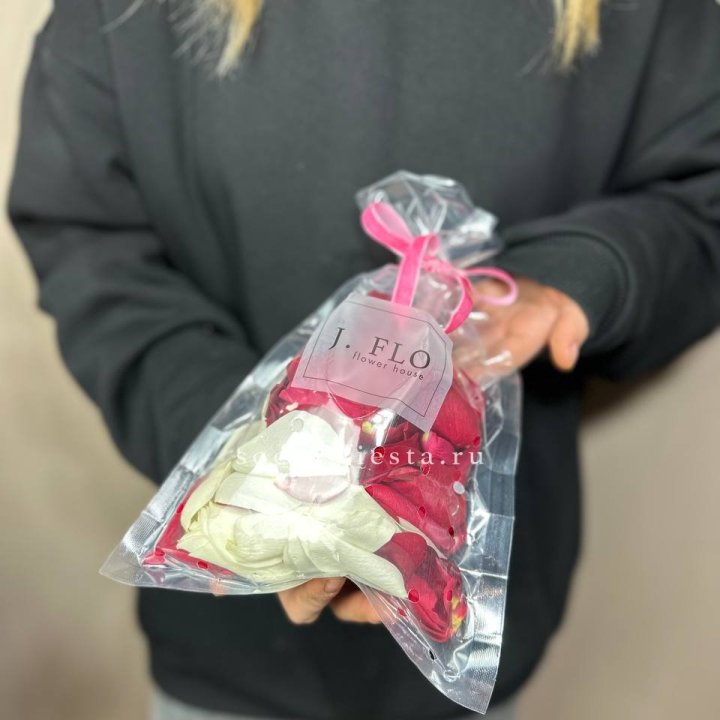 Лепестки роз в Сыктывкаре