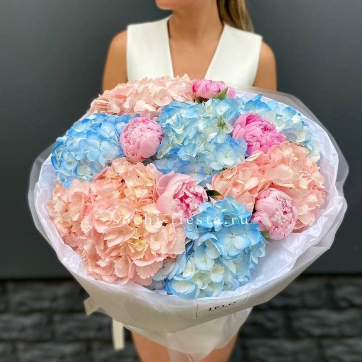Дуобукет гортензии с пионами  в Сыктывкаре