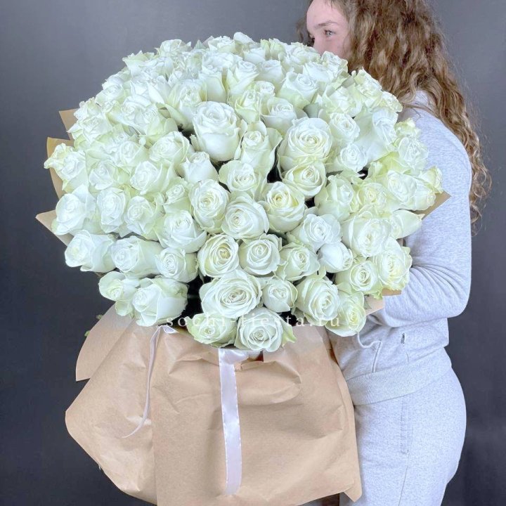 101 белая высокая импортная роза в Сыктывкаре