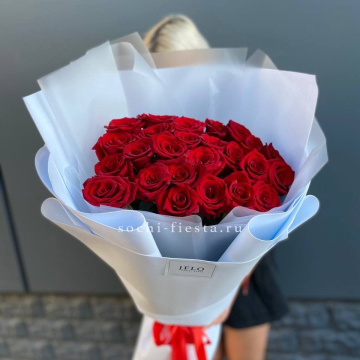 25 высоких роз  в Сыктывкаре