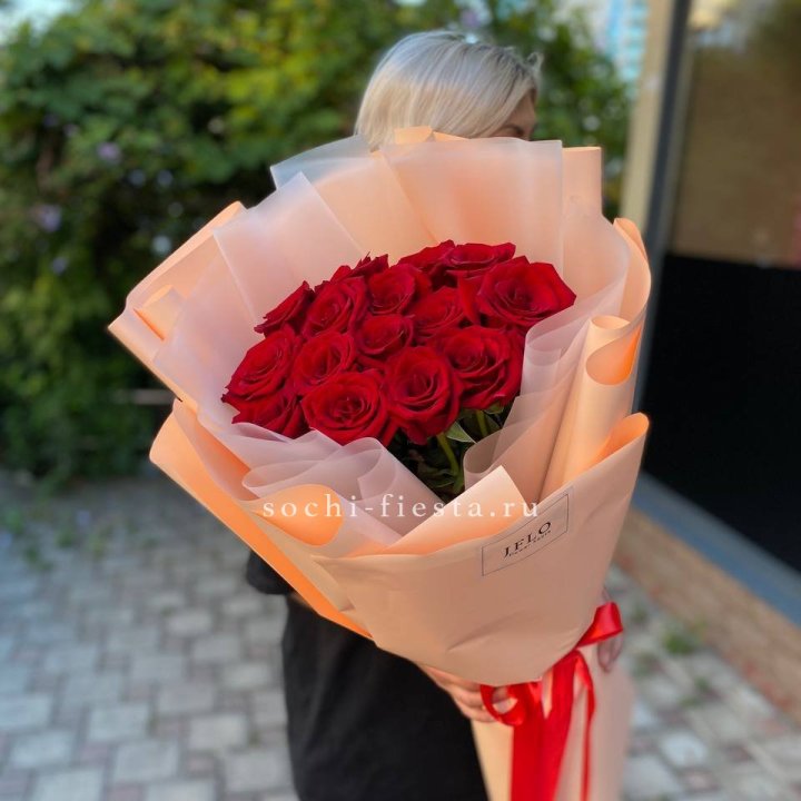 15 голландских роз в оформлении в Сыктывкаре