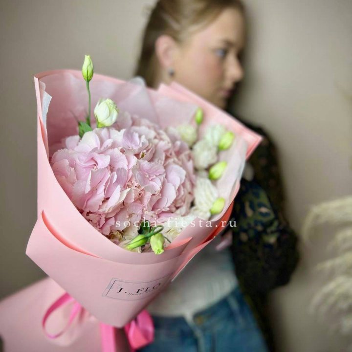 Букет с гортензией №2 в Сыктывкаре