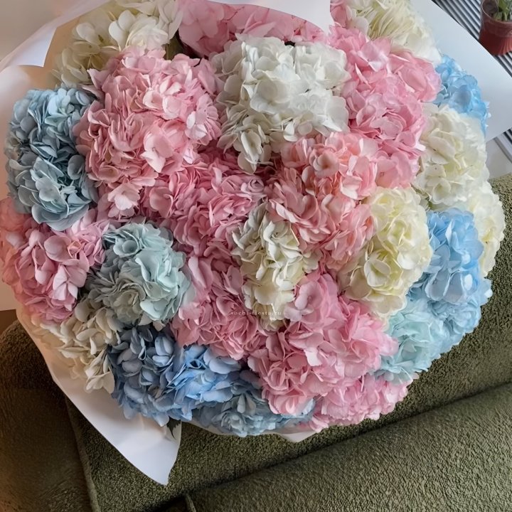 Букет гортензий микс в Сыктывкаре