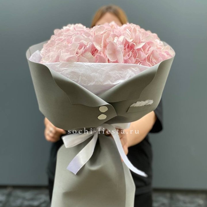  Букет  пиджачок из 5 гортензий в Сыктывкаре