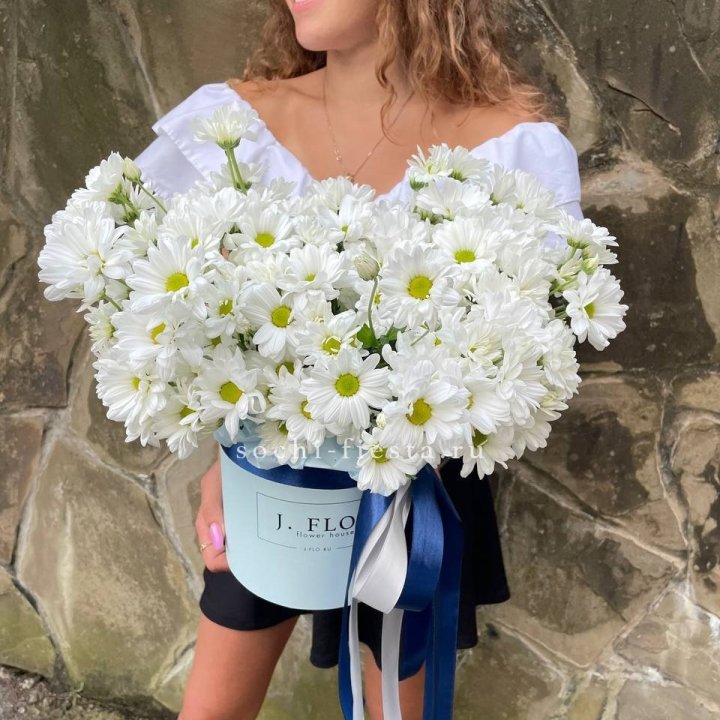 Коробка с хризантемами №2 в Сыктывкаре