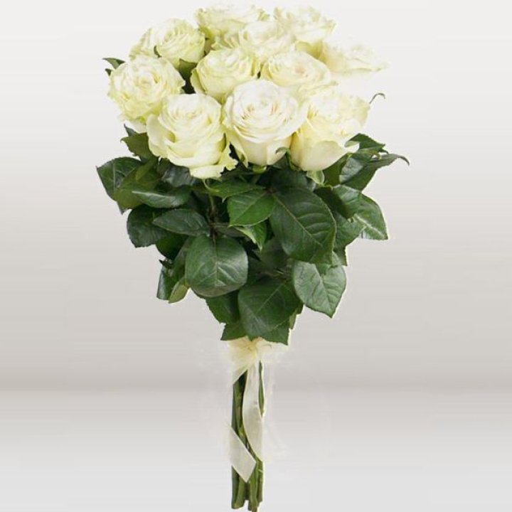 11 белых голландских роз в Сыктывкаре