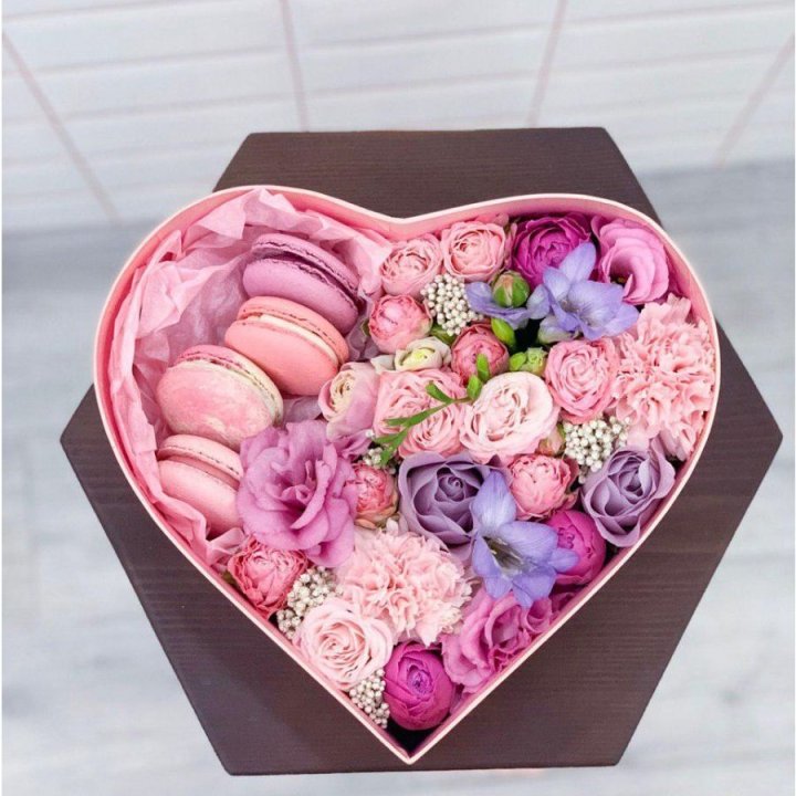 Бокс-сердце с макаронс  в Сыктывкаре