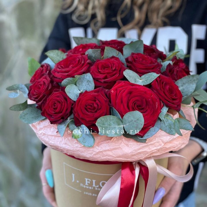 21 Красная роза в боксе №1 в Сыктывкаре