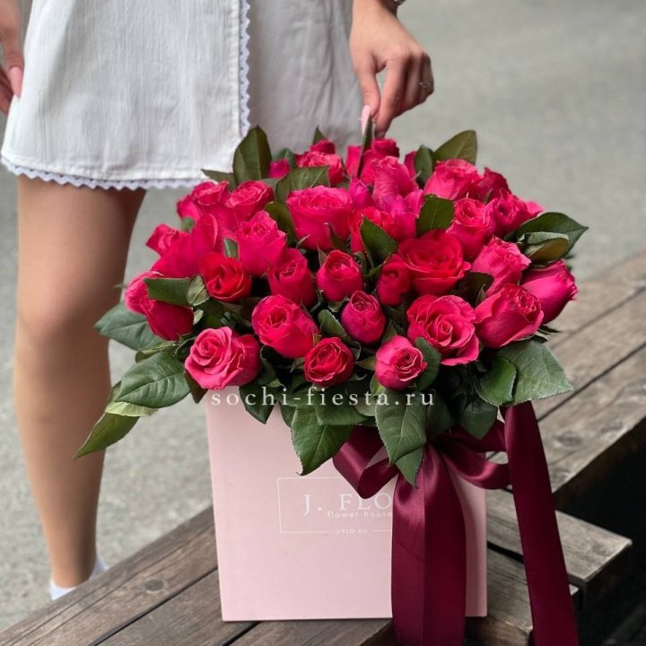 55 алых роз в кубе в Сыктывкаре