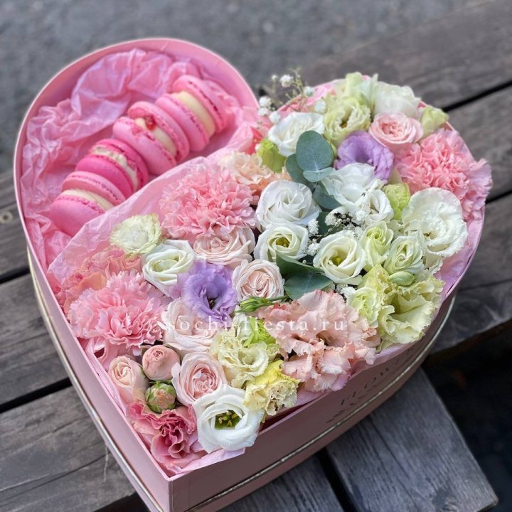 Бокс-сердце с макарон "Пинк" в Сыктывкаре