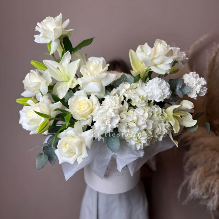 Цветочный бокс "Вайт дримс" в Сыктывкаре