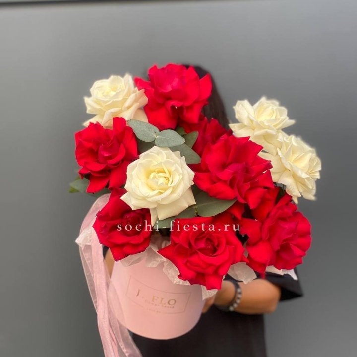 13 Французских роз в боксе в Сыктывкаре