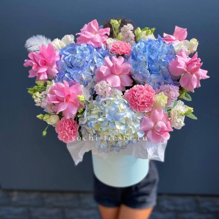 Коробка с цветами "Лемия" в Сыктывкаре