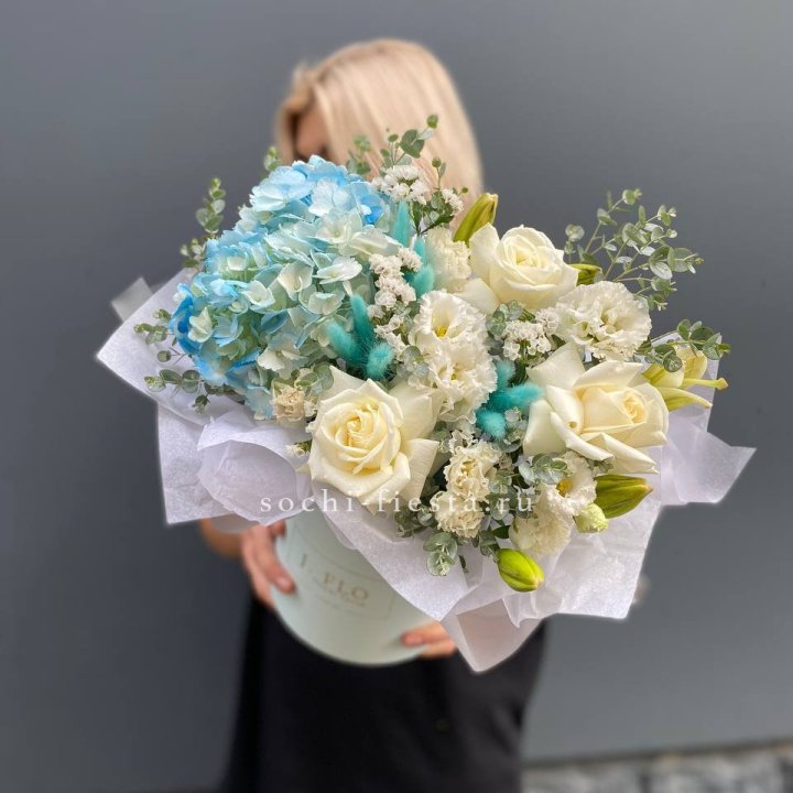 Цилиндр в голубых оттенках №1 в Сыктывкаре