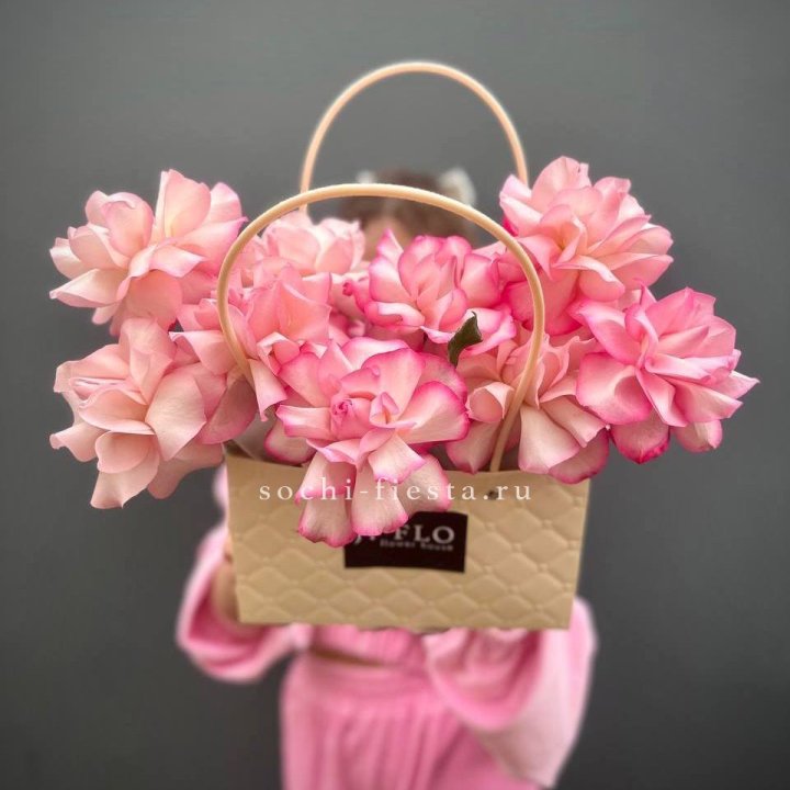 Сумочка розовых роз Венди в Сыктывкаре