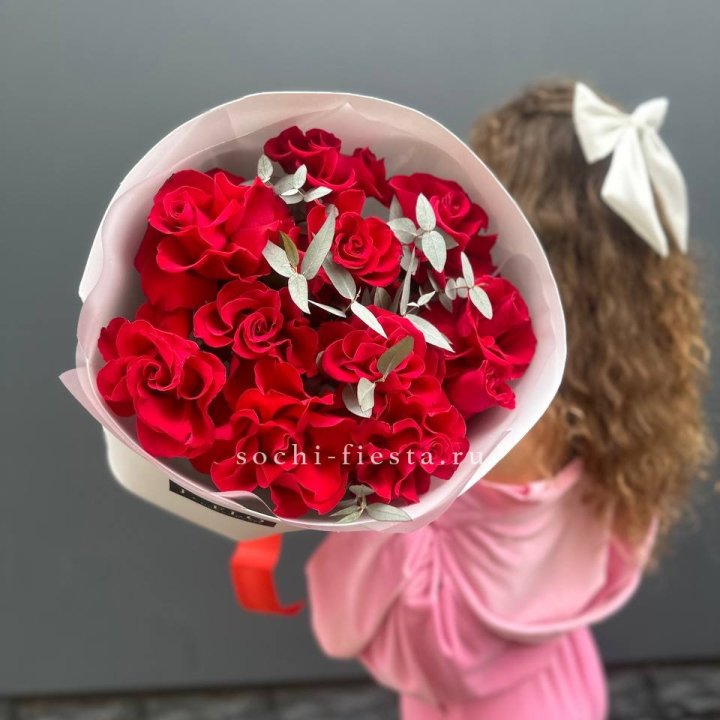11 Красных французских роз в Сыктывкаре