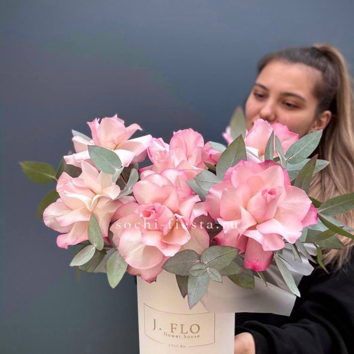 7 Французских роз в боксе в Сыктывкаре