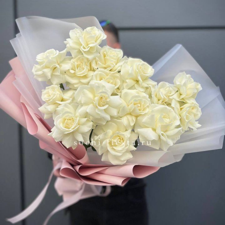 Букет из 15 французских роз Вайт дрим в Сыктывкаре