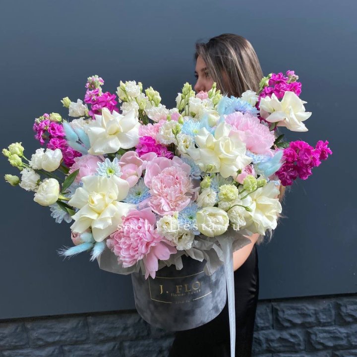 Дизайнерский цилиндр "Пионы гарден" в Сыктывкаре