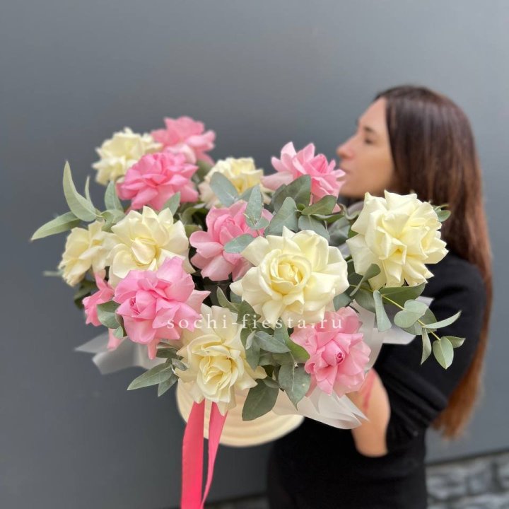 Зефирный бокс из 17 французских роз микс в Сыктывкаре